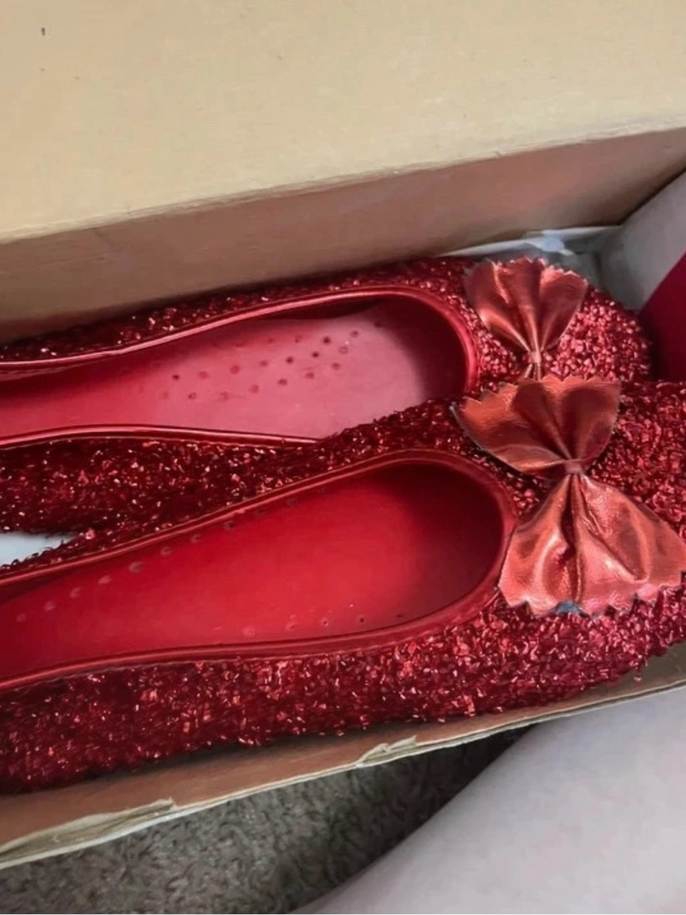 NWOT Ruby slippers wizard of oz Halloween Red Glitter Bow Ballet Flats